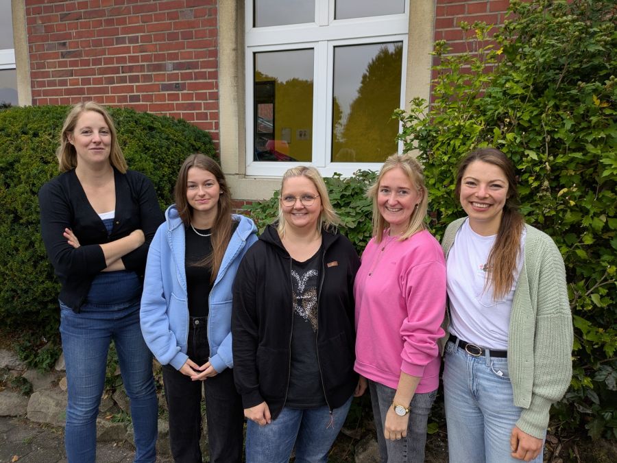 Frau Ahlemann, Frau Gerding, Frau Naises unsere neue Lehramtsanwärterin Frau Krotoszynski und  unsere BufDi Elaine Strangfeld